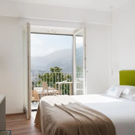 Domo 20 & Rooftop Hotel