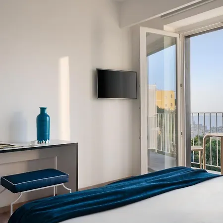 Domo 20 & Rooftop Hotel