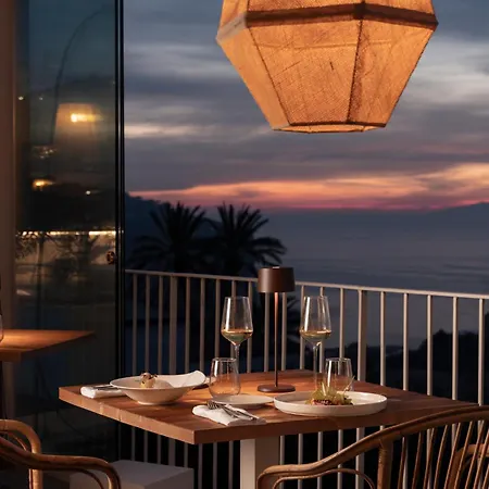 Domo 20 & Rooftop Hotel 2*