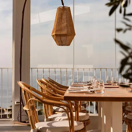 Domo 20 & Rooftop Hotel