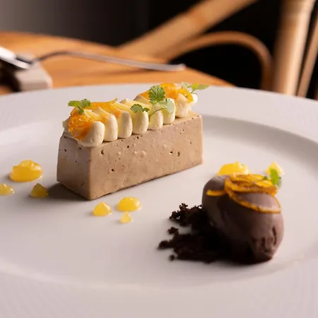 Domo 20 & Rooftop Hotell 2*