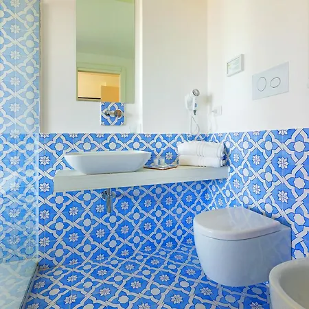 Domo20 & Rooftop فندق فيكو إيكوينس