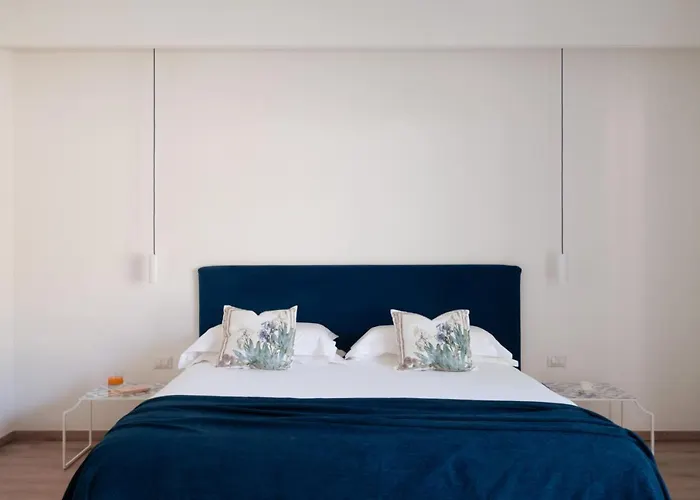 Domo20 & Rooftop فندق فيكو إيكوينس