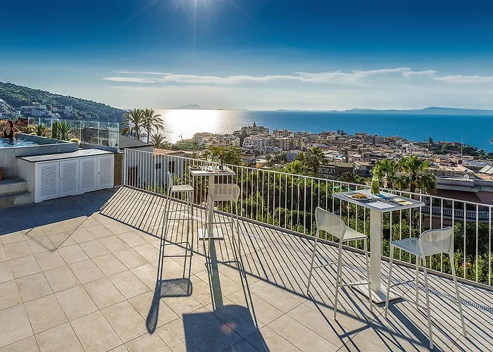 Domo20 & Rooftop فندق فيكو إيكوينس